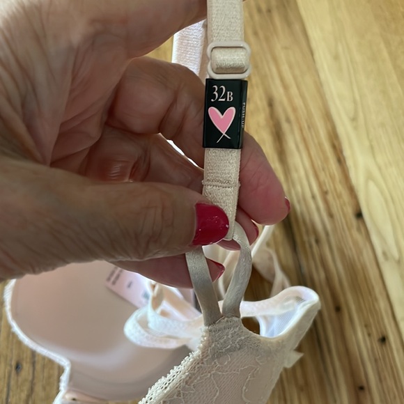 NWT Victoria’s Secret Sz 32B Cream Padded & Underwire Lacey Push-Up Bra - Picture 15 of 15